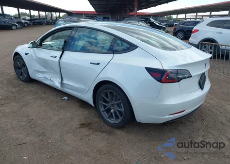 2022 Tesla Model 3 Long Range Dual Motor All-Wheel Drive z USA, uszkodzony, nr VIN 5YJ3E1EB8NF338947